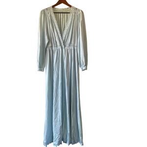 Vintage 1970s satin women’s long sleep gown robe size small